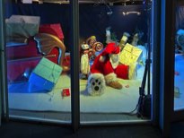Décors vitrines, animation centre ville, animation centre commercial, crash du père noël